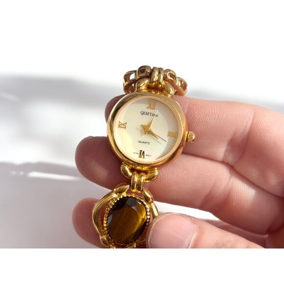 Gem Time Mother of Pearl Rhinestone Gold T Vintage Wristwatch - 22mm - WORKS! - Picture 10 of 10